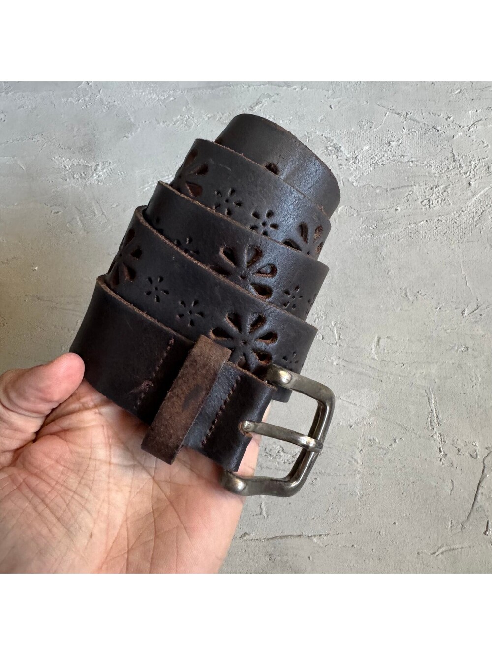Vintage 2000s BKE Dark Brown Leather Flower Embossed Belt - Picture 2 of 4
